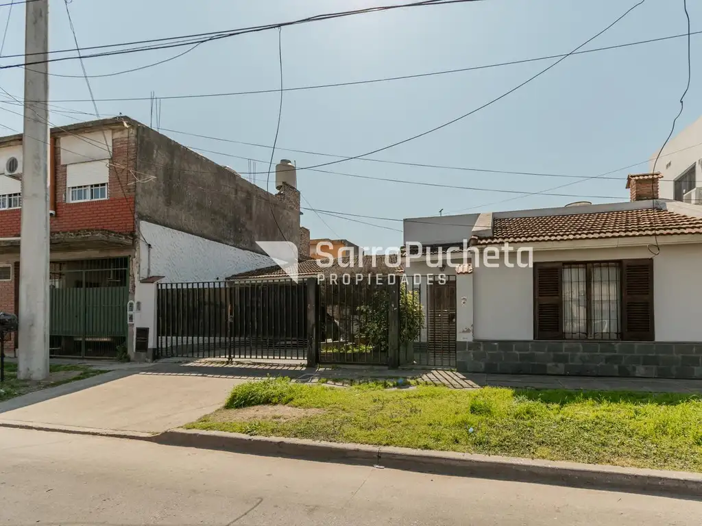 Venta casa 3 ambientes en Morón.