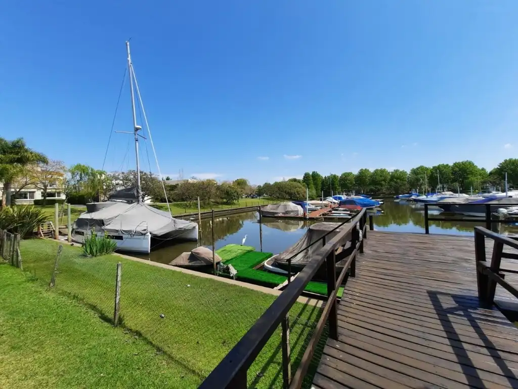 Casa en Venta,4 dormitorios al rio en Santa Maria de Tigre