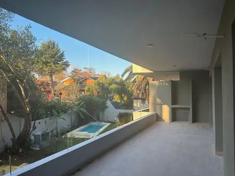 A estrenar, departamento en venta de 3 dormitorios Punta Chica, bcon c/parrilla, cochera