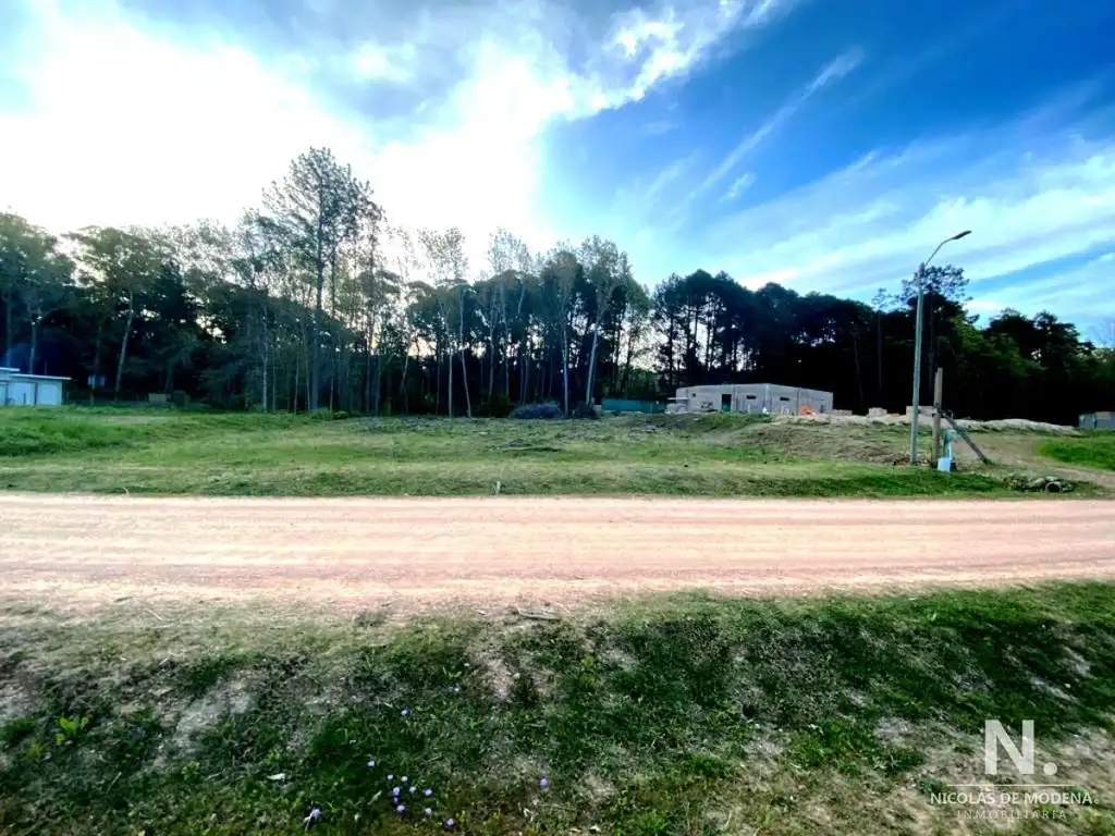 Vende terreno en la hermosa zona de Camino Lussich - Punta Ballena.