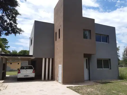 Casa Funes 3 dorm y 4 baños 550 m2 terreno piscina