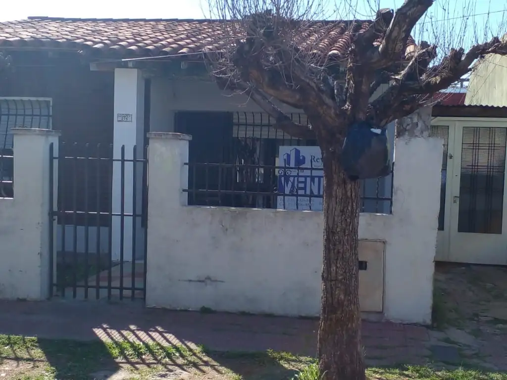 Se venden dos casas, juntas con entrada independiente en lote de 10x50. en Isidro Casanova.