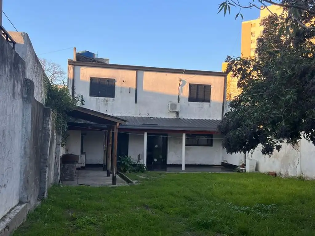 CASA EN VENTA - LA PLATA