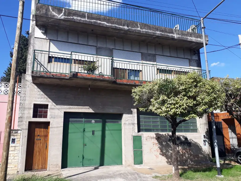 VENTA CASA MULTIFAMILIAR+ GALPÓN,FONDO,APTO CRÈDIT