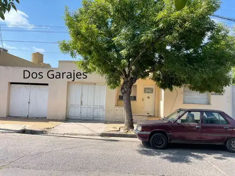 venta casa de dos dormitorios, dos garajes, patio en Tandil