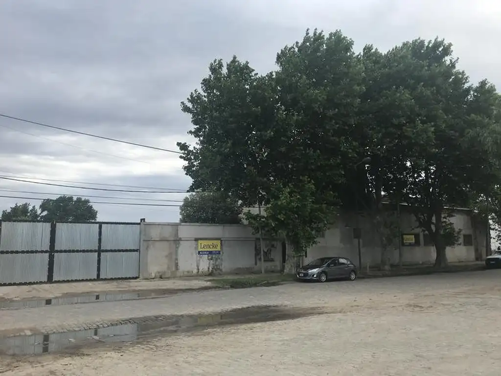 Gran fraccion en zona industrial frente al canal San Fernando, apta diversos usos, venta