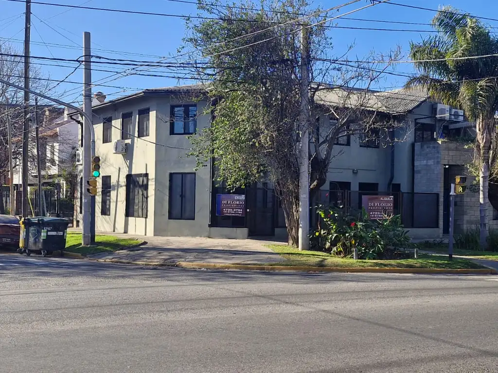 OFICINAS / CONSULTORIOS ESTRATEGICA UBICACION EN SAN ISIDRO CON COCHERAS