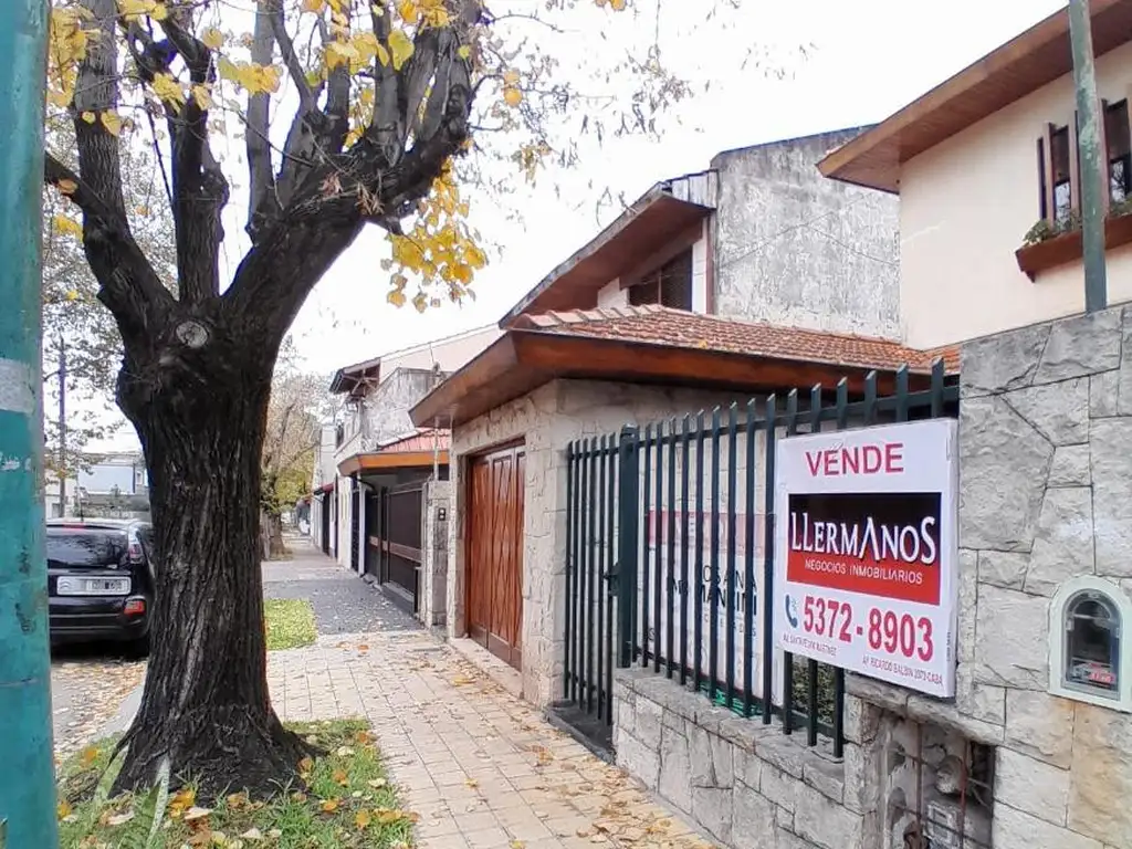 Apto Crédito Casa 3 amb 2 dormitorios, en florida con Jardín