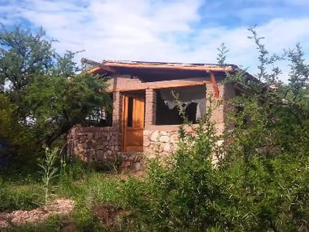 Casa En Venta con Media Hectárea en Las Rabonas, Traslasierras,,,,Divina