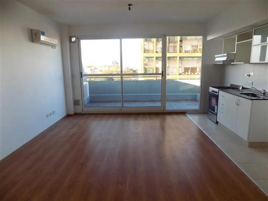 Monoambiente con amplio balcón en Devoto (Sanabria al 2700)