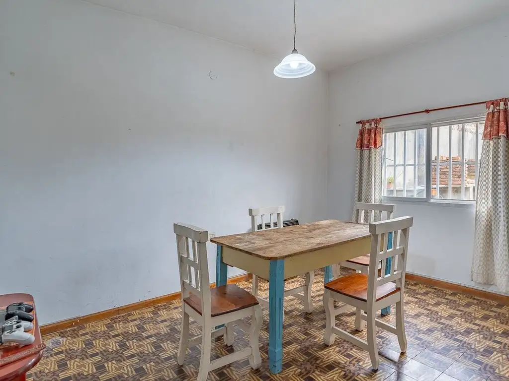 CASA EN VENTA DE DOS DORMITORIOS BARRIO BELGRANO