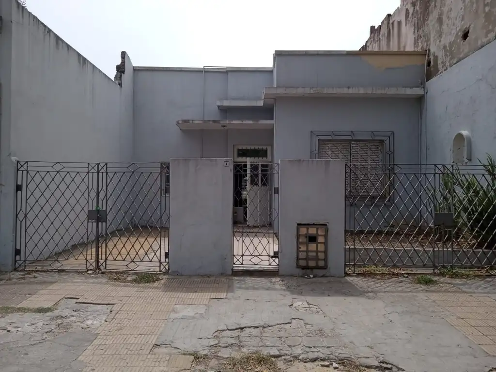 VENTA CASA IDEAL GERIATRICO WILDE CENTRO