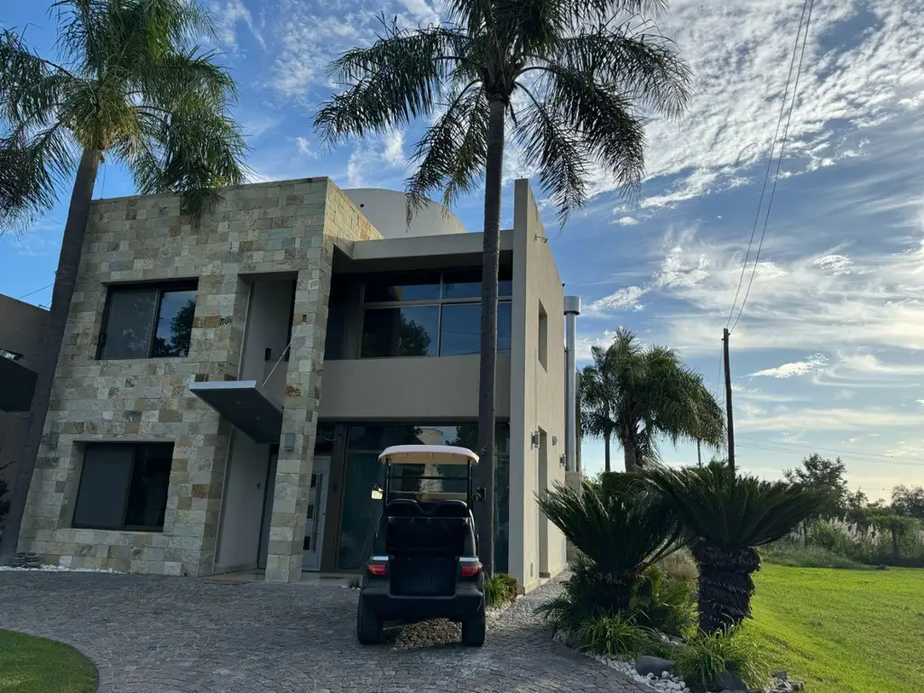 CASA EN BARRIO PRIVADO CLUB NAUTICO- BELEN ESCOBAR