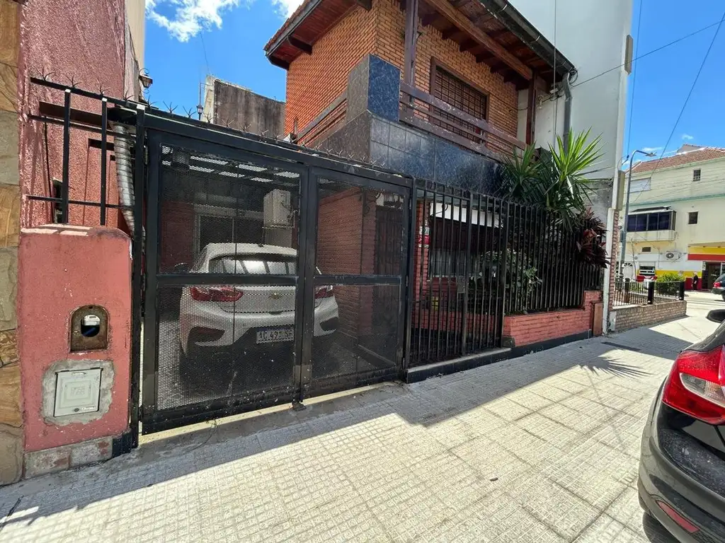 VENTA CASA LOTE PROPIO 4 AMBIENTES CON COCHERA