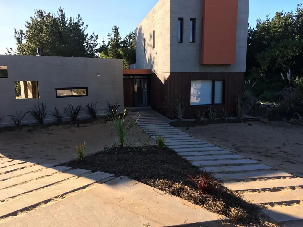 Casa de 5 ambientes en venta en barrio Costa Esmeralda - Pinamar