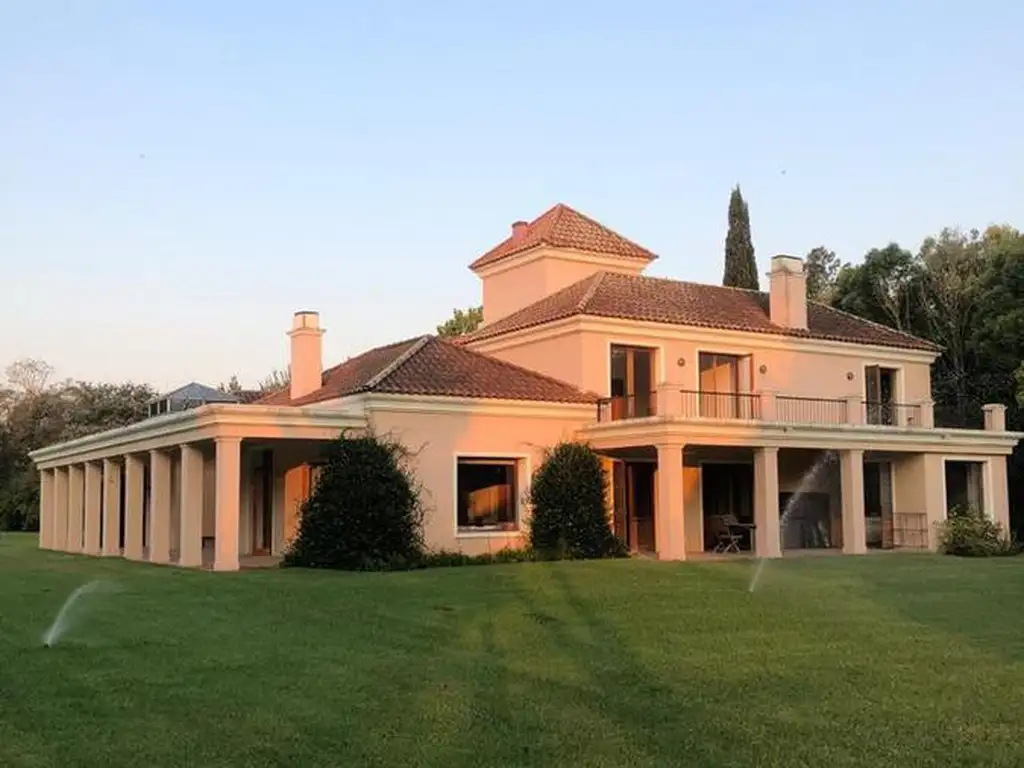 Excelente casa de 580m² en el Argentino Farm Club de Lujan