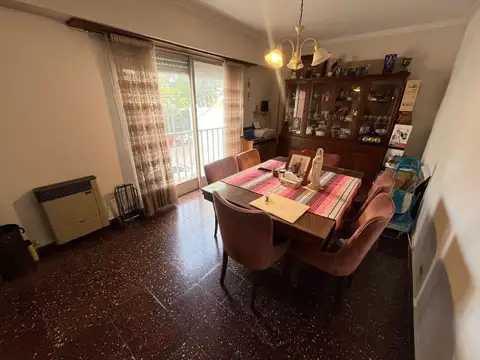 PH EN PRIMER PISO SOBRE CALLE GUEMES, 3 AMBIENTES A LA CALLE CON BALCON FRANCES Y SALIENTE!