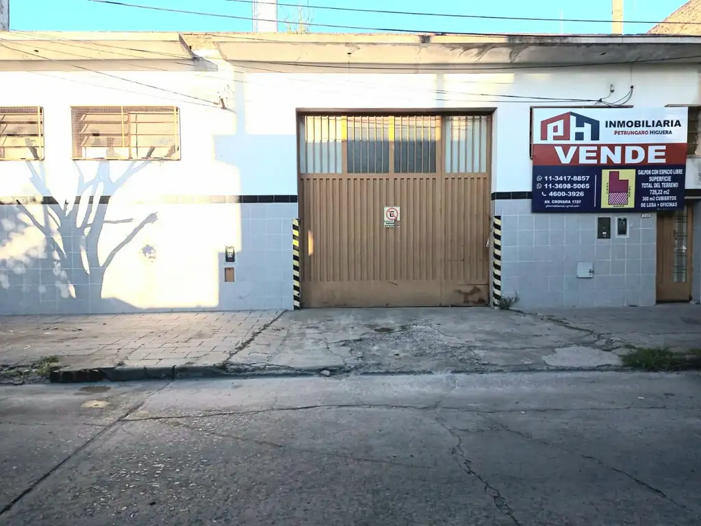 Venta de galpón (losa)  s/ 2 lotes. A metros de av.Crovara. Zona Industrial