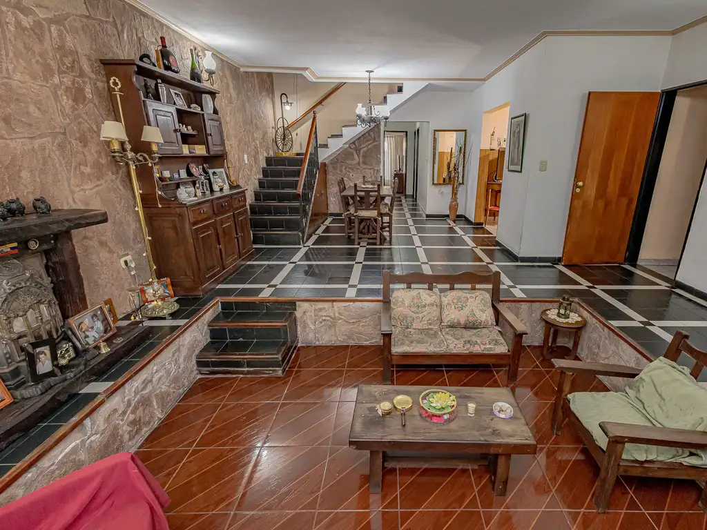 VENTA CASA 6 AMB HAEDO COCHERA PERMUT APTO CREDITO