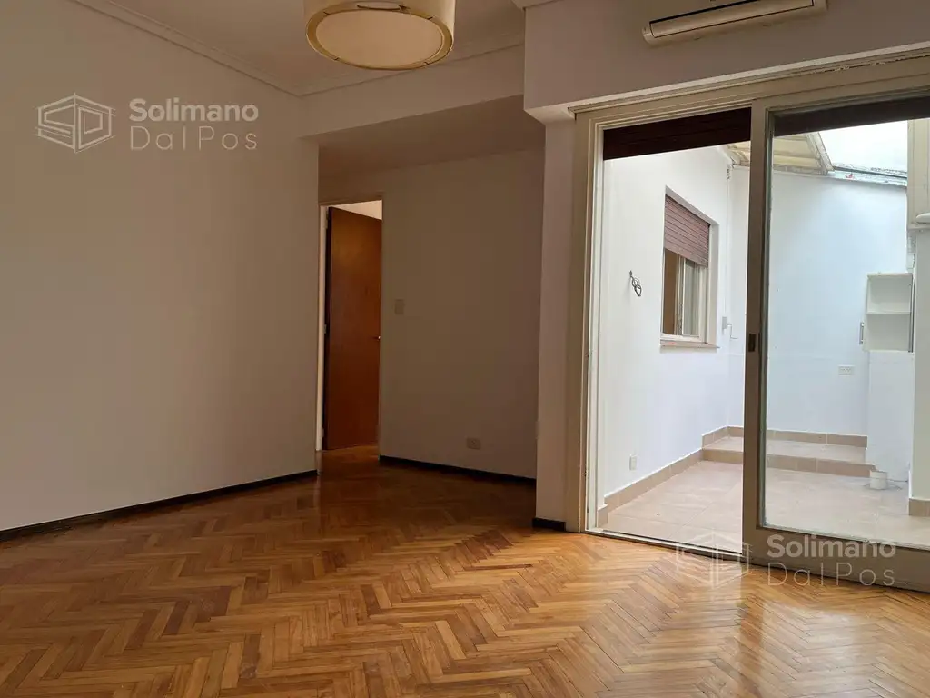 Venta Departamento en  La Lucila, 2 ambientes, apto crédito