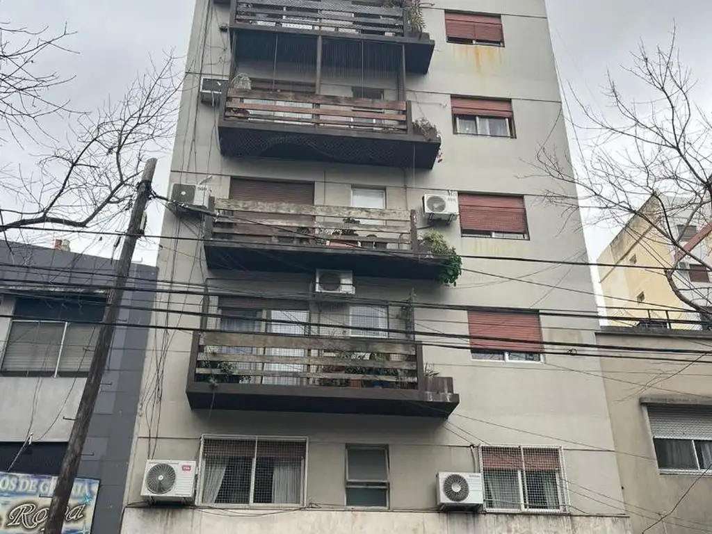 DEPARTAMENTO 4 AMBIENTES CON BALCÓN AL FRENTE