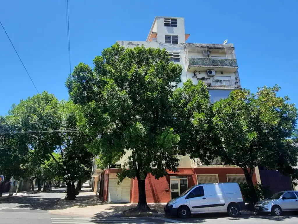 Tres ambientes al frente Amplio y luminoso semana