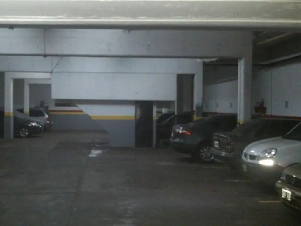 Garage Comercial Con Espacio Para 60 Autos, 1000m2 Mas Local Oport