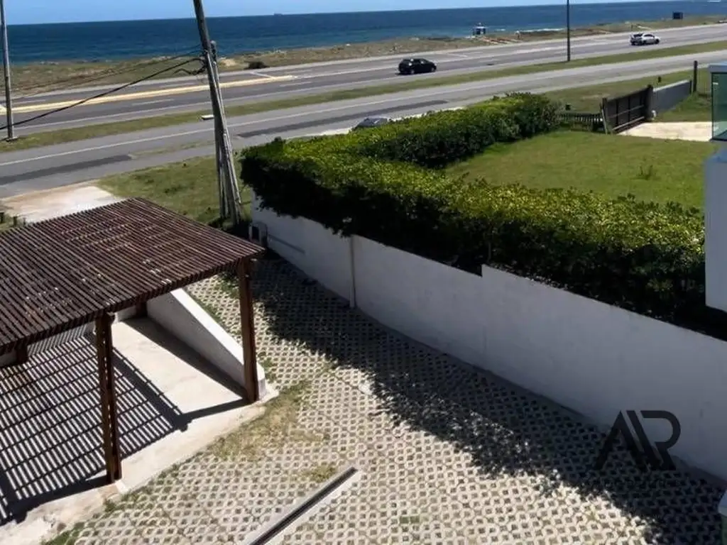 Apartamento en venta de 2 dormitorios c/ cochera en Playa Mansa