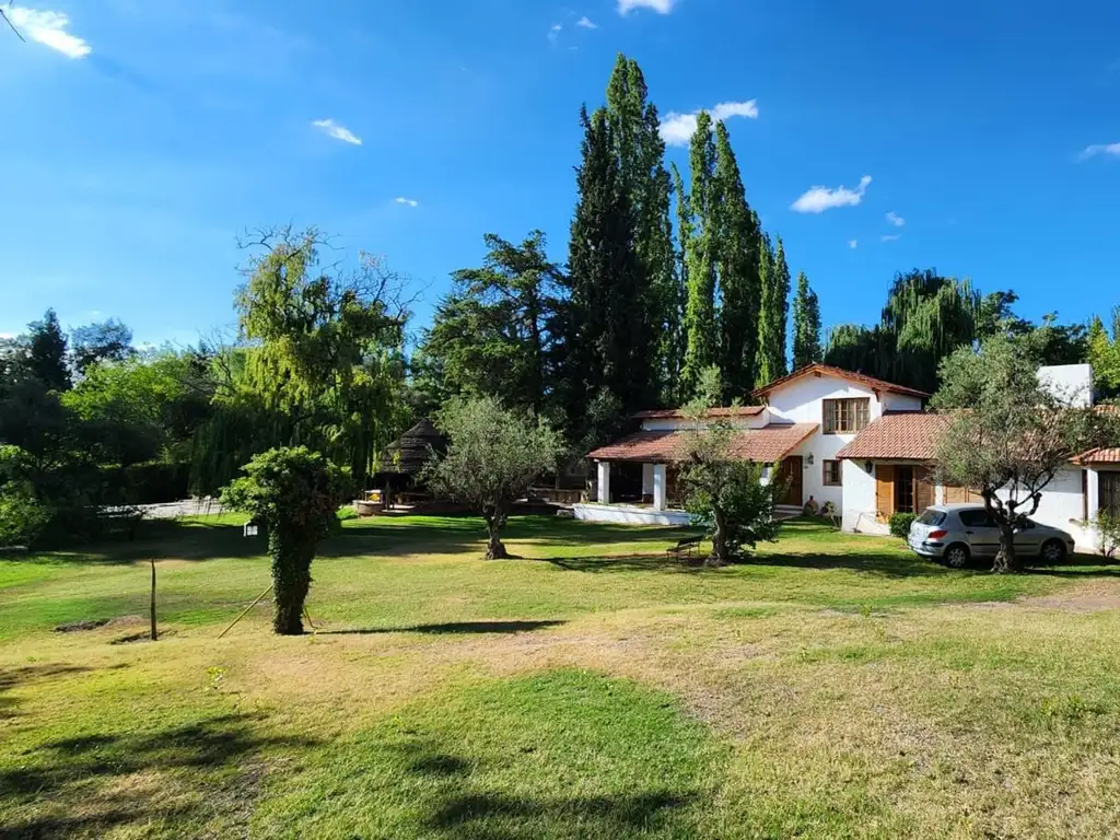 CASA EN EXCLUSIVA ZONA CHACRAS DE CORIA - PISCINA