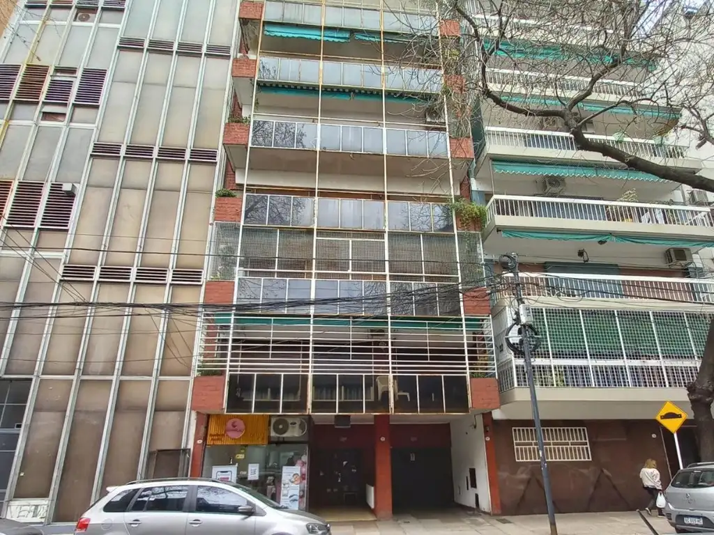 EDIFICIO MODERNO SEMIPISO CON BALCON 4 AMB 2 BAÑOS - COCHERA FIJA