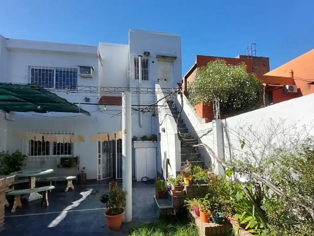 Vendo casa a dos cuadras del rosedal  en excelente estado