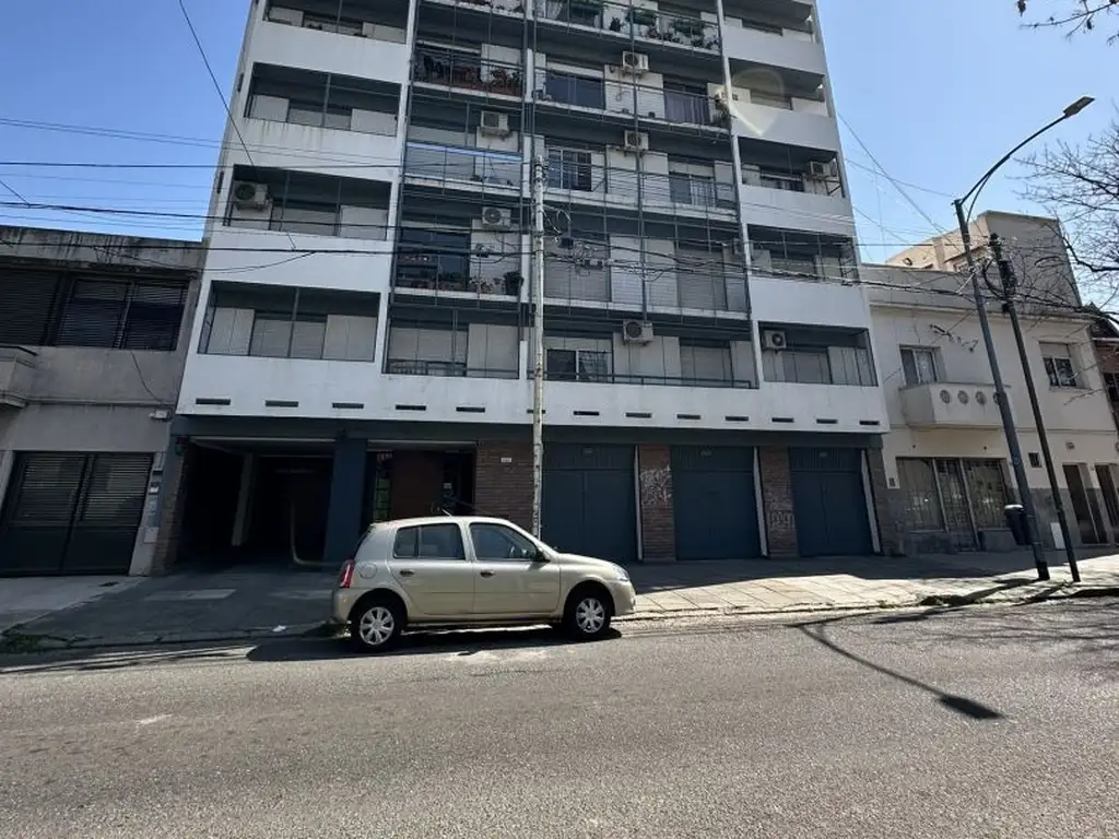 Venta | Departamento de 3 amb con balcón | Coghlan