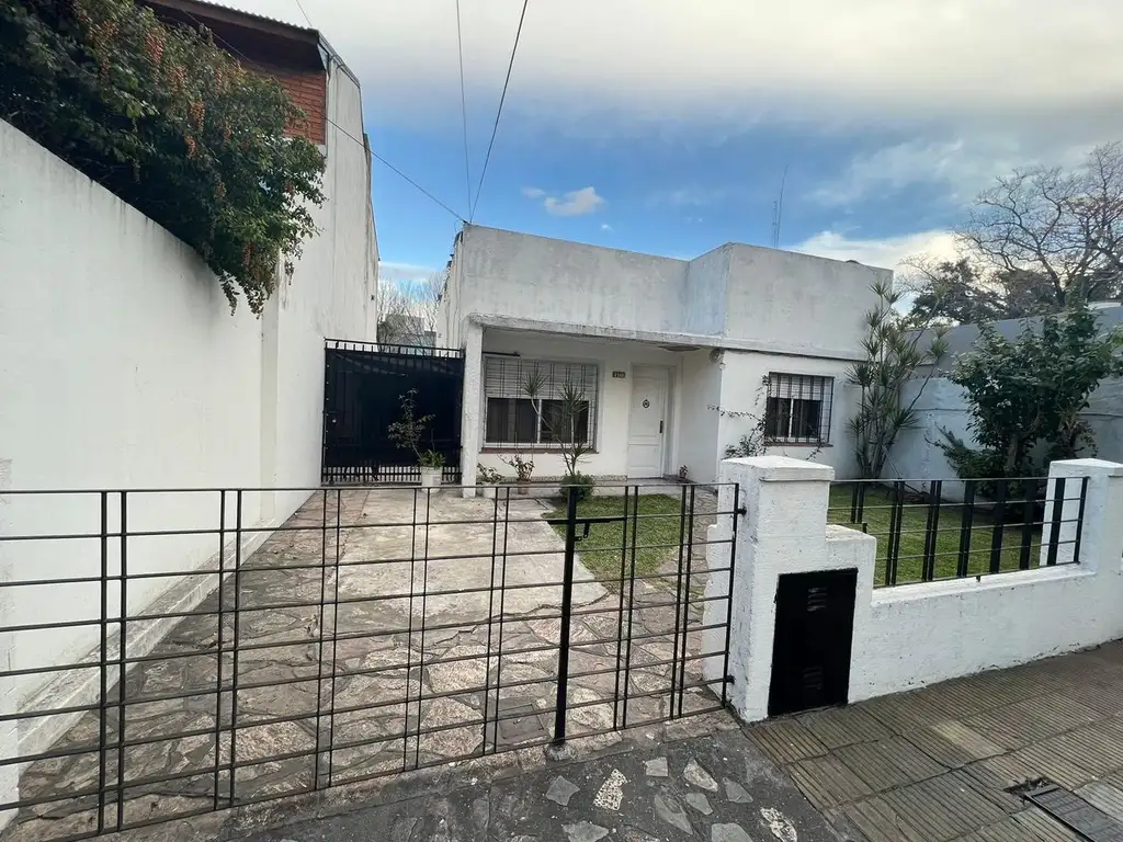 CASA 3 AMBS S/LOTE PROPIO DE 10 X34 IDEAL PARA RECICLAR