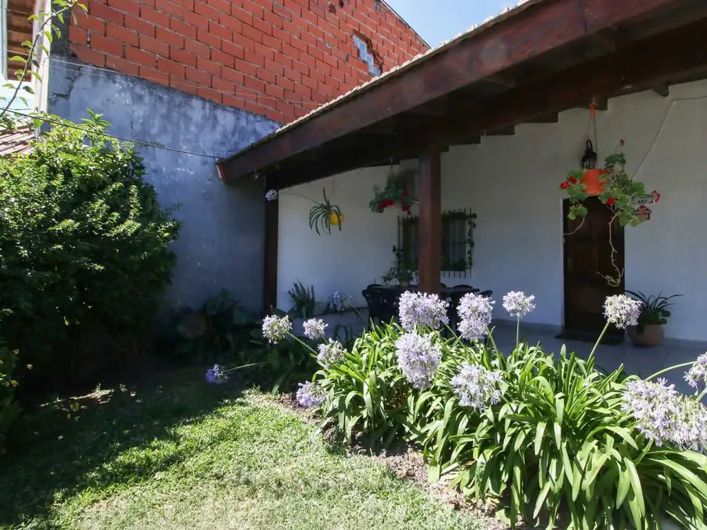 VENTA CASA 3AMB CON JARDIN EL TALAR