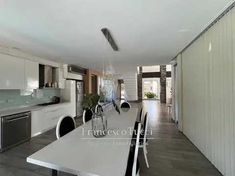 Casa en venta 5 ambientes lote central Altos del Sol