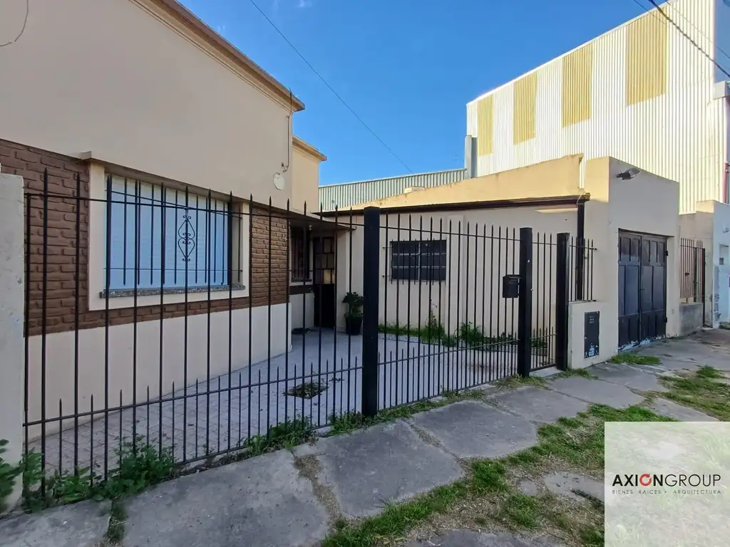 Boulevard 83 E/117 y 118-Casa en venta de 2 dormitorios c/ cochera