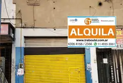 Local comercial sobre Av Entre Rios.