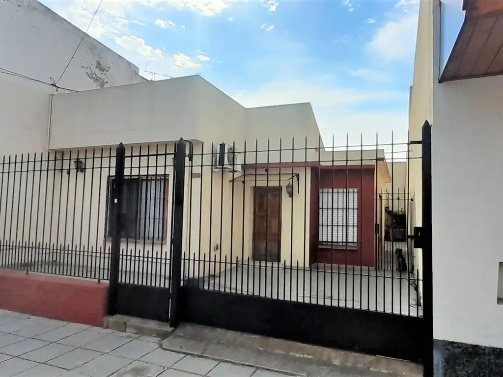 VENTA CASA 4 AMBIENTES AVELLANEDA