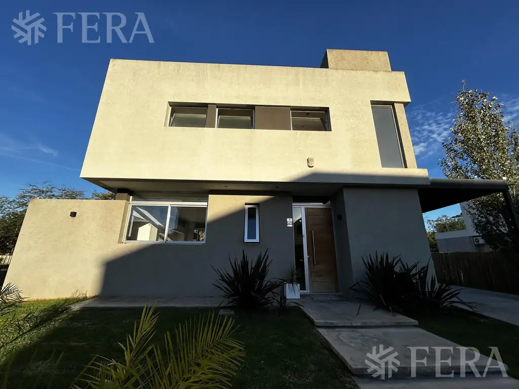 Venta de casa de 4 ambientes con piscina en Greenville - Hudson