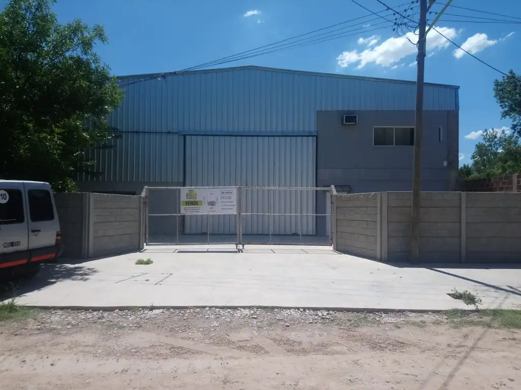 Casa con Galpón, 200 m2 - sobre lote de 855 m2 - Barrio Los Pioneros, Campana.