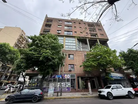 HERMOSO SEMIPISO DE 4 AMB CON 3 BAÑOS Y COCHERA ¡EXC. UBIC!