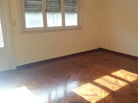 ALQUILER DE PH DE 3 AMBIENTES EN PLANTA ALTA - VILLA ADELINA