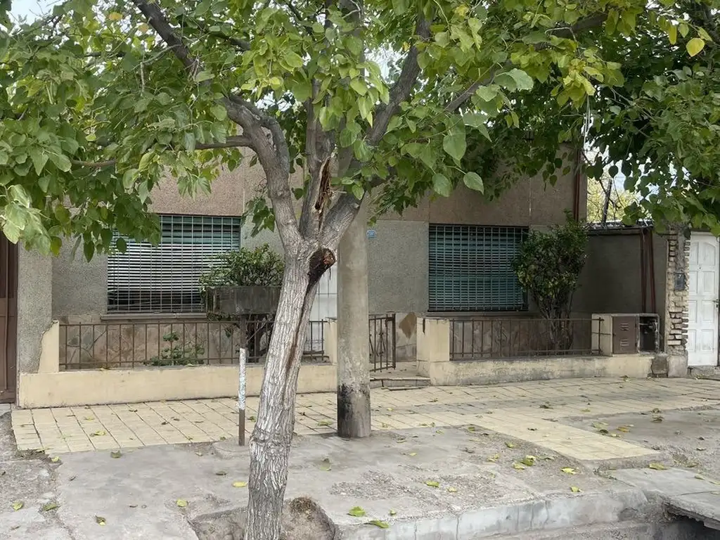 CASA MIXTA CON DEPARTAMENTO EN GUAYMALLEN MENDOZA