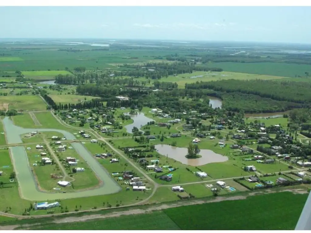 Lote En El Barrio Solares De Carcaraña, Oliveros