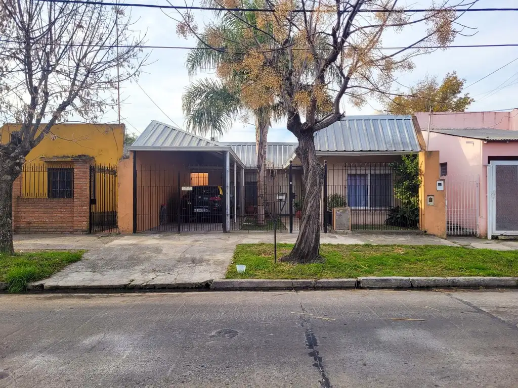 VENTA CASA DE TRES AMBIENTES EN WILDE