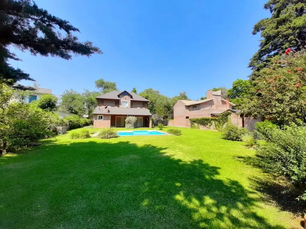 IMPECABLE CASA CON PISCINA - BARRIO LOS OLMOS - ROLDÁN