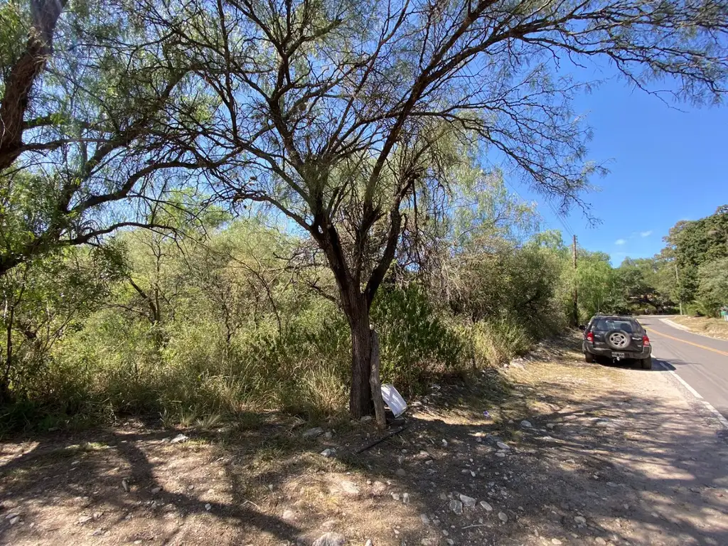 Lote de 2100 m2 en Población, sobre ruta N°14