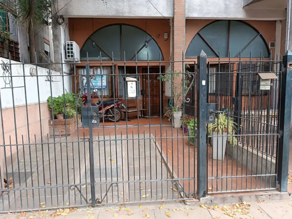 VENTA CASA 3 AMBIENTES EN MERLO CON COCHERA