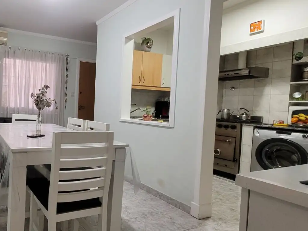 Departamento en venta de 3 dormitorios c/ cochera en Parque Patricios