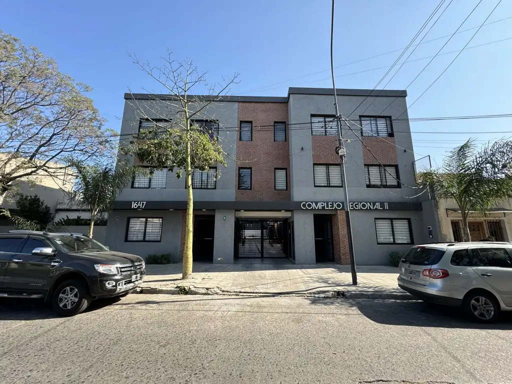 HERMOSO DUPLEX DE 3 AMB CON TOILETTE Y COCHERA CUBIERTA